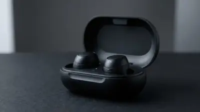 True-Wireless-Ohrhörer im Ladecase mit visualisierter Bluetooth-Verbindung